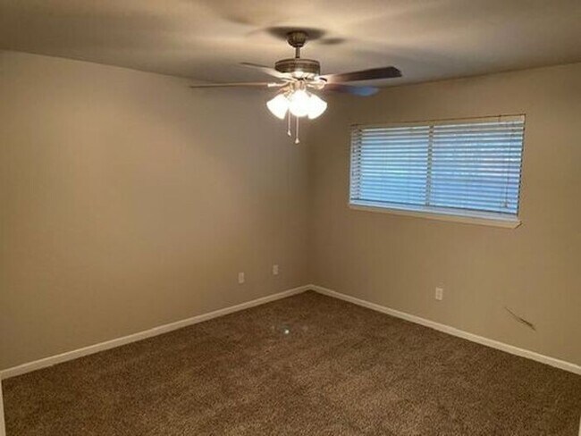 Building Photo - Two bedroom duplex for rent in Irving !