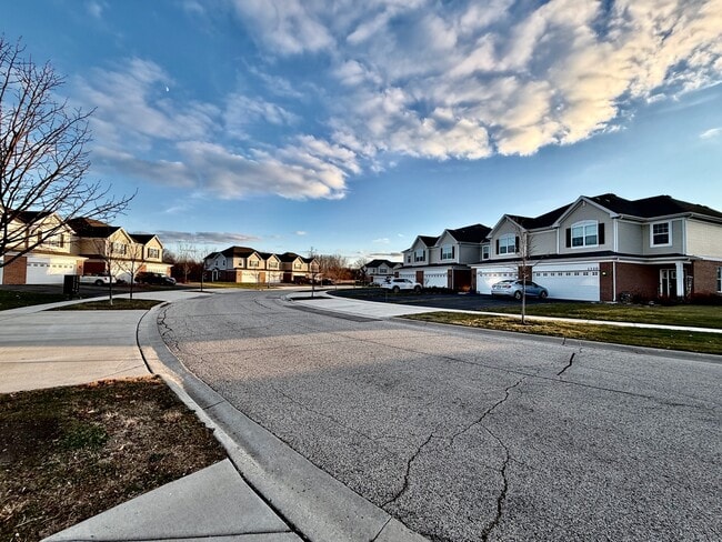 Building Photo - 1327 Draper Rd