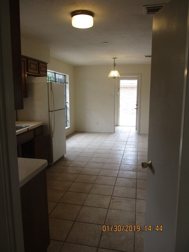 Building Photo - 10822 Lynbrook Dr