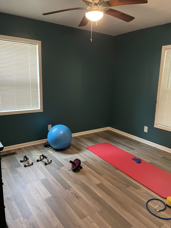 Building Photo - 755 Cascade Dr