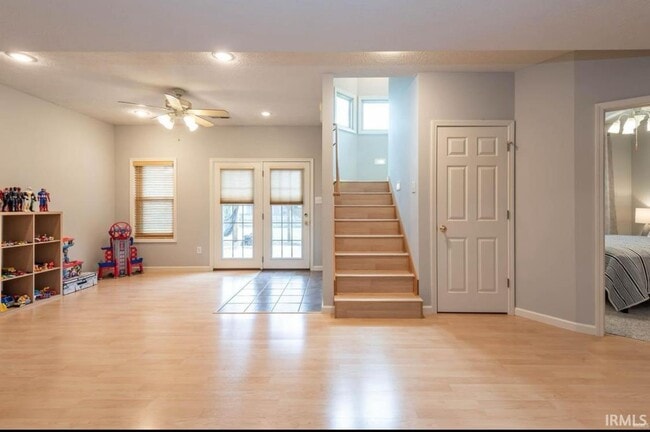 Building Photo - 3253 S Southern Oaks Dr