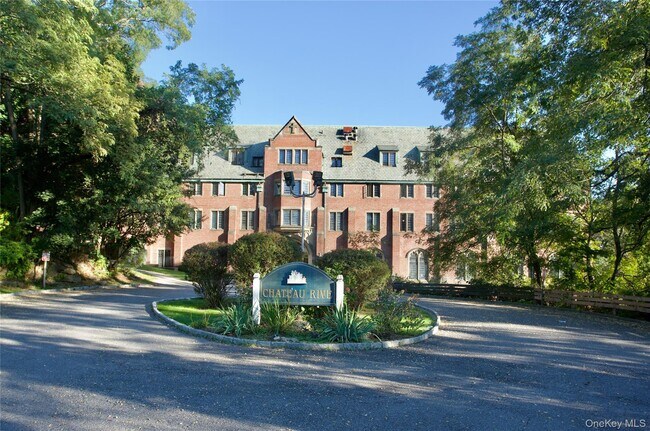 Primary Photo - 206 Chateau Rive