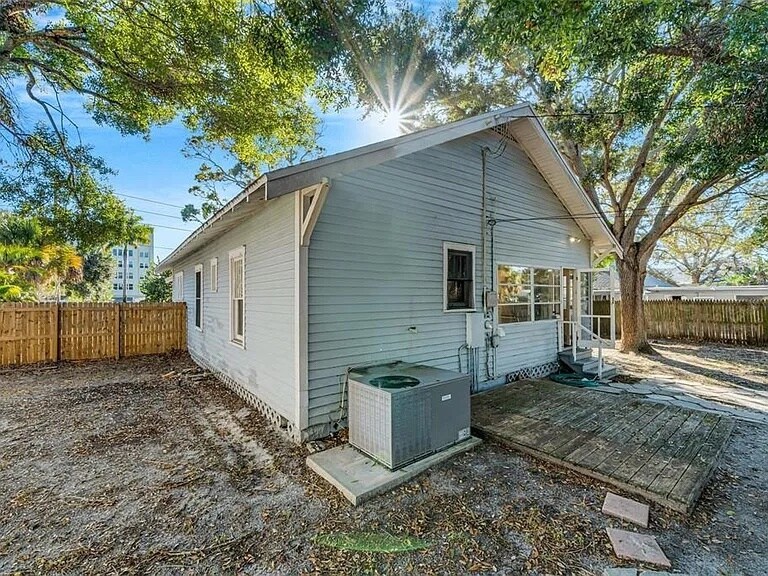 Building Photo - 7327 1st Ave N