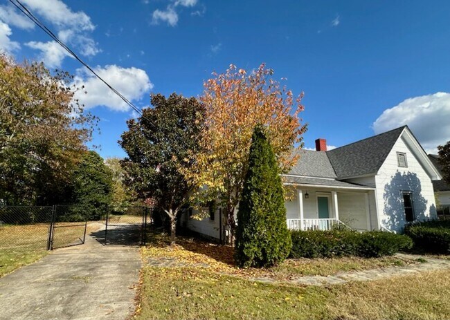 Building Photo - Village of West Greenville home with a large fenced yard!