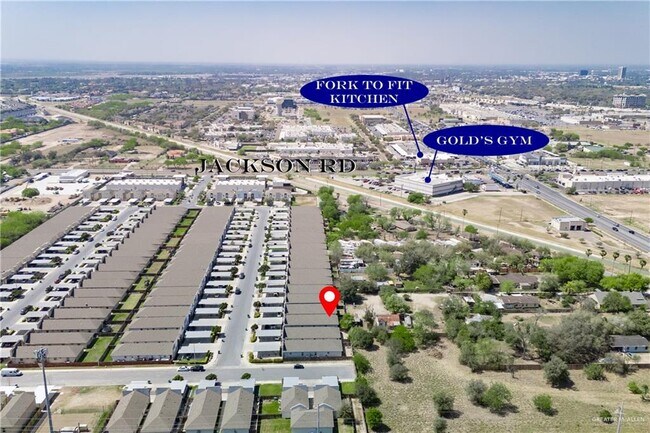 Building Photo - 1704 W Garrison Dr