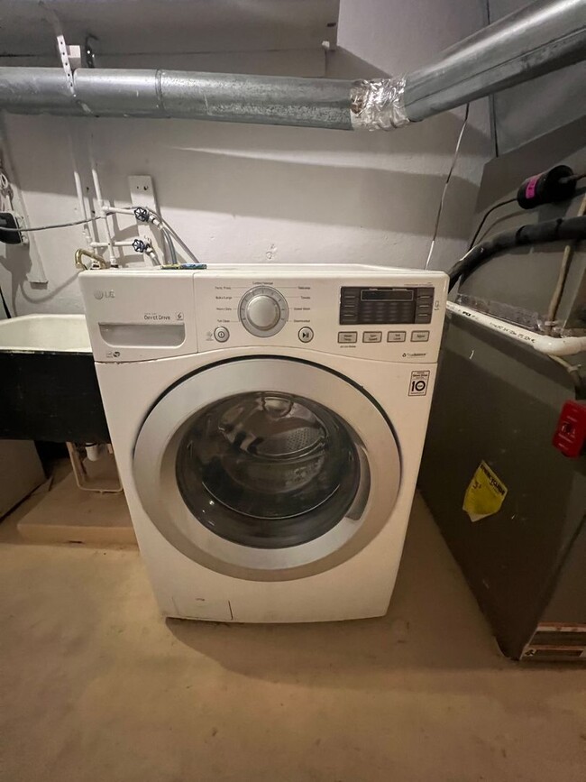 Building Photo - Stunning 3-Bedroom Townhome in Overbrook Park with Finished Basement! Available mid-March!