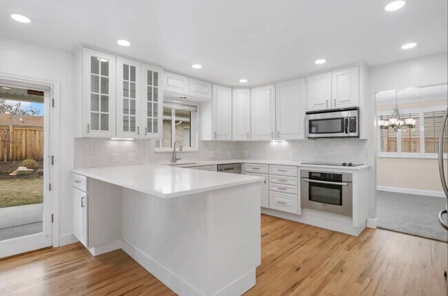 Spacious home for rent - 2.2 miles from t... - Spacious home for rent -  2.2 miles from t...