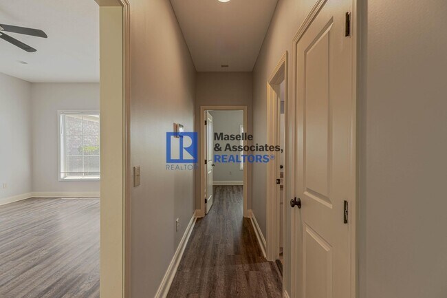 Building Photo - 3 Bed/2 Bath Home in Pearl in Silver Ridge