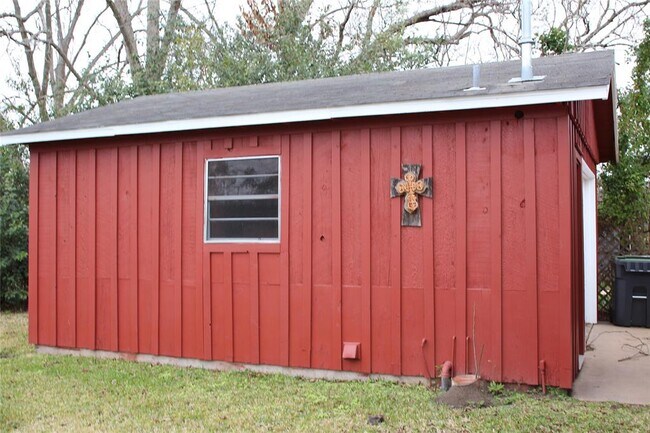 Building Photo - 2420 S San Antonio St