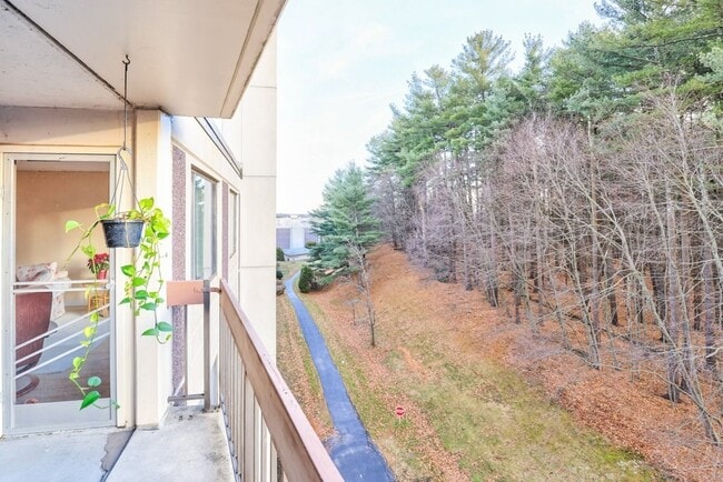 Building Photo - 1550 Worcester Rd