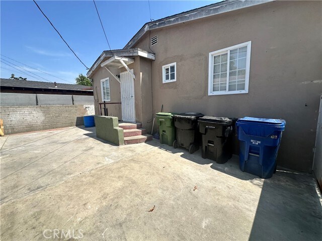 Building Photo - 10516 Clovis Ave