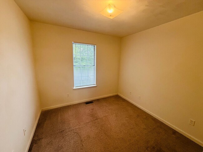 Building Photo - 882 Patrick Henry Dr