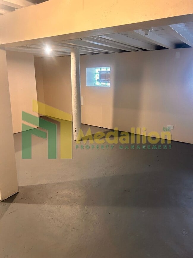 Building Photo - Spacious 1-Bedroom Single-Family Home with Large Fenced Yard