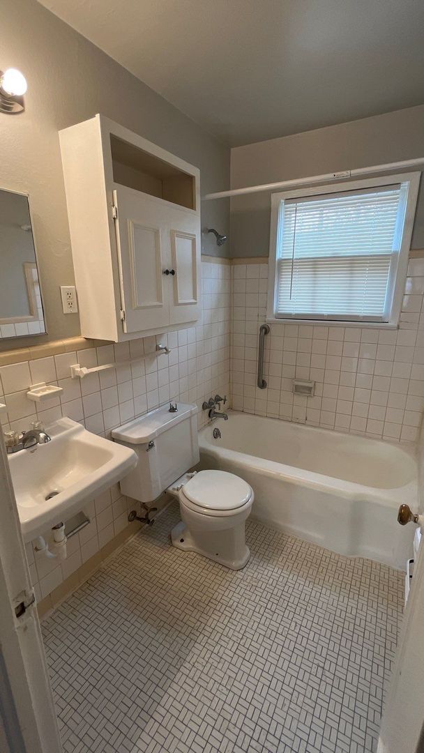 Building Photo - 1 Bed 1 Bath in Midwest City!