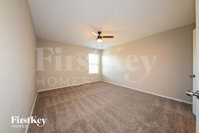 Building Photo - 2803 Englenook Dr