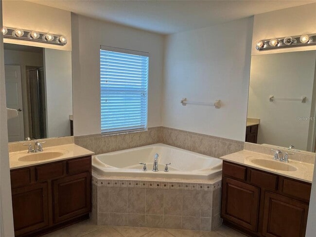 Building Photo - 10757 Pictorial Park Dr