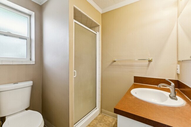 Building Photo - 420 S Five Mile Rd