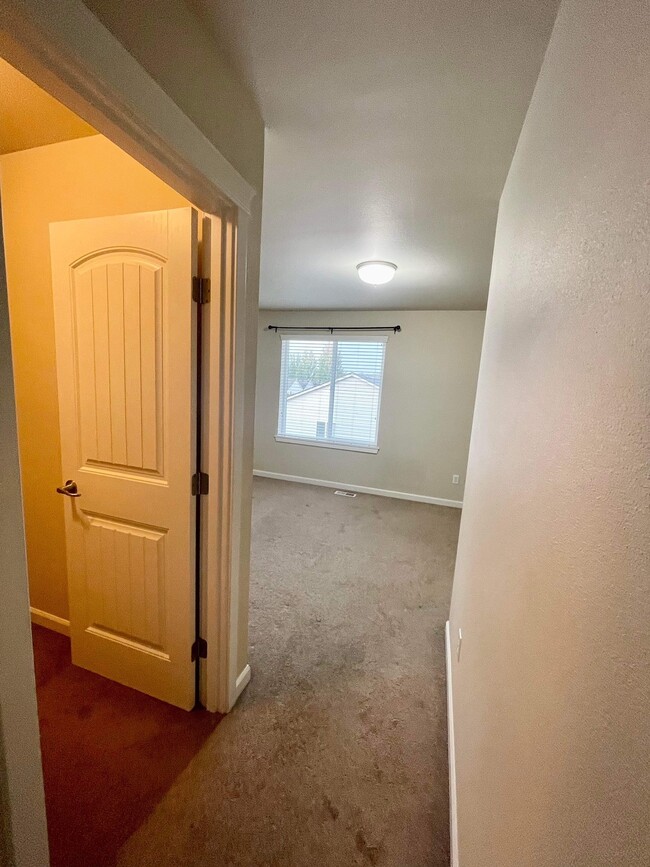 Building Photo - 1616 Farina Lp SE