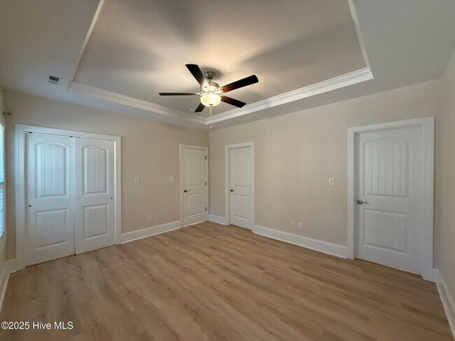 Building Photo - 300 Mashie Ct