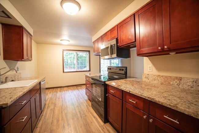 Building Photo - 3 Bedroom Home on Cul-De-Sac