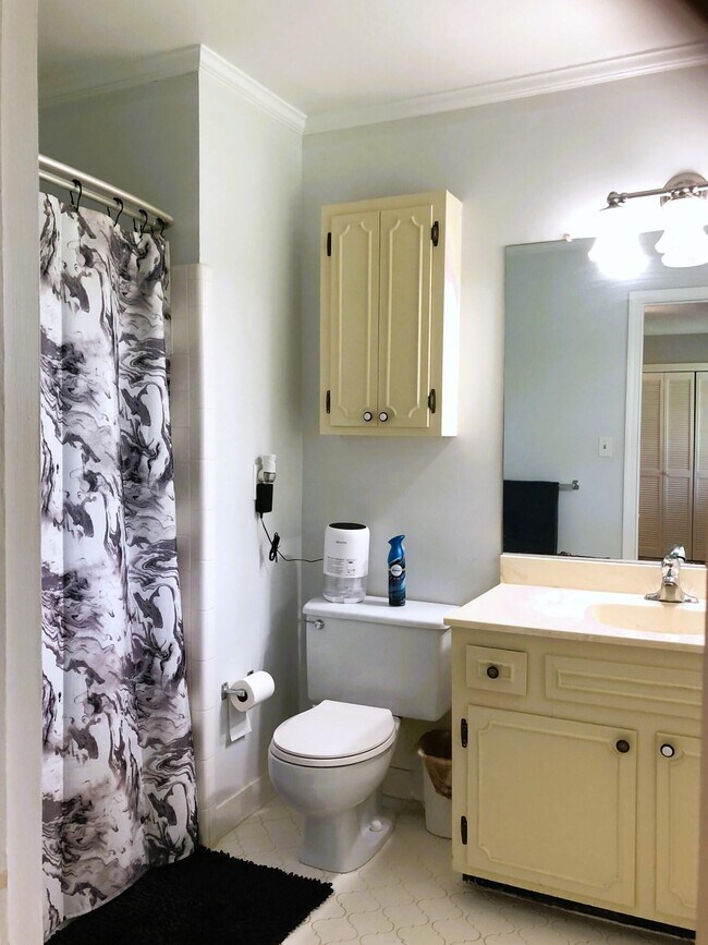 Building Photo - 218 Marty Dr