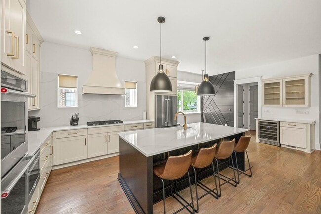 Building Photo - Luxury Living Just Minutes from Downtown Nashville