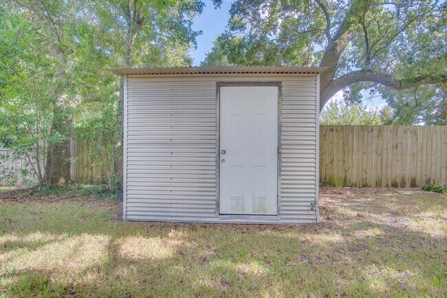 Building Photo - Centrally Located Pensacola 3BR/2BA Home Near Cordova Mall, Pensacola International Airport, Hosp...