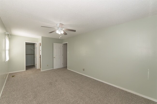 Building Photo - 2285 Hill House Rd