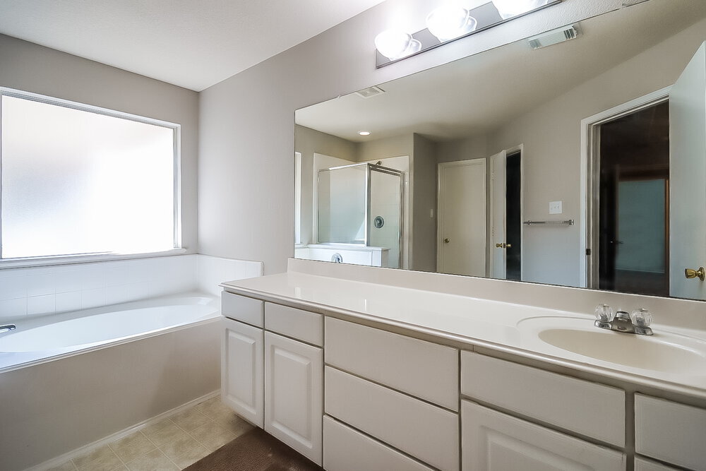 Building Photo - 18407 Knob Hill Lake Ln
