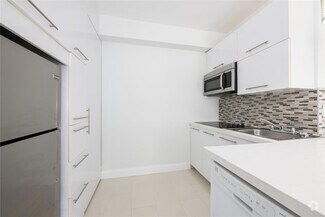 Building Photo - 207 SE 10th Ter