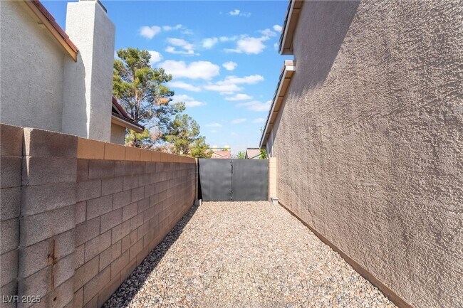 Building Photo - 4338 Apex Dr