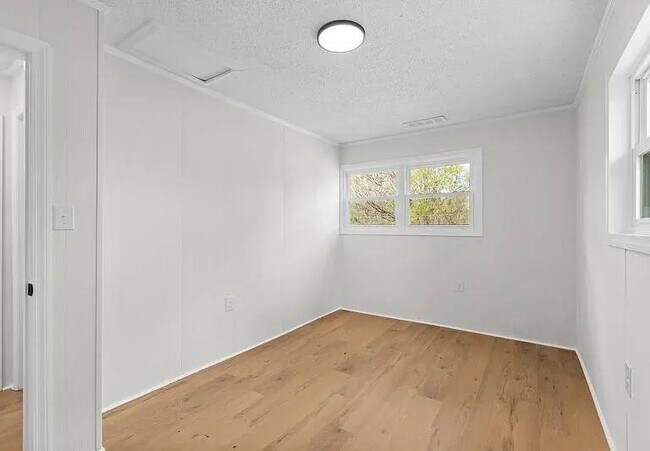 Building Photo - 2308 Elbon Dr