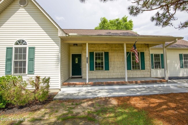 Building Photo - 102 Willow Creek Ln