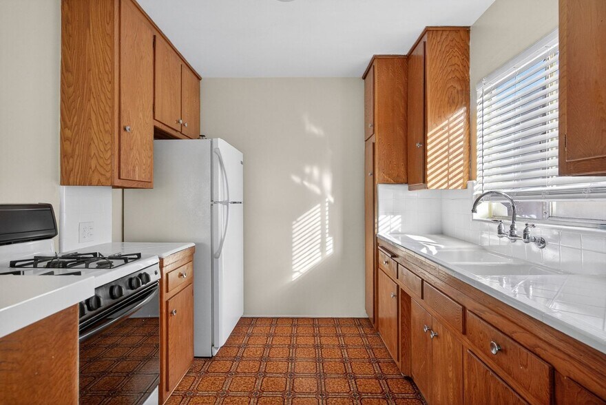 Building Photo - 3888 Potomac Ave