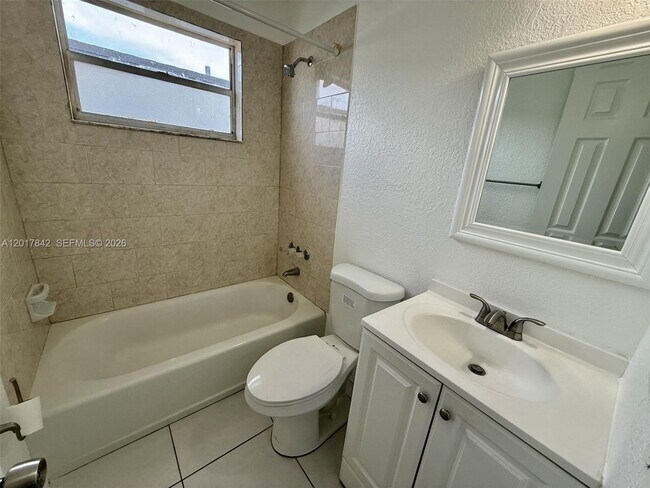 Building Photo - 3450 SW 89th Ct
