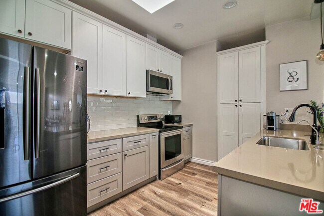 Building Photo - 400 La Fayette Park Pl