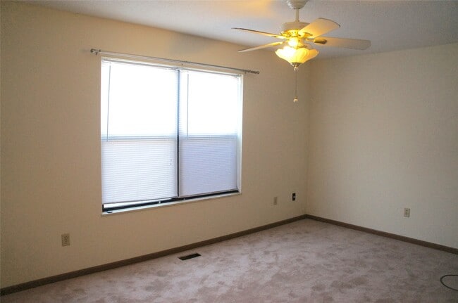 Building Photo - 1420 Royal Oak Ct