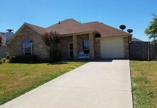Building Photo - Adorable 3-Bedroom Home in Waxahachie, TX