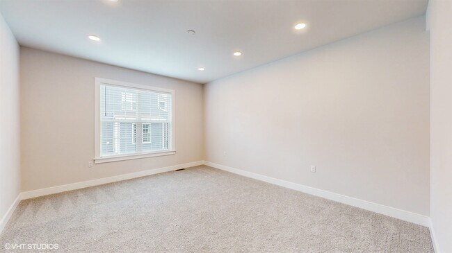 Building Photo - 314 E Lake St