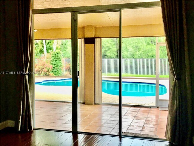 Building Photo - 834 Verona Lake Dr