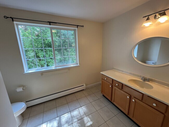 Building Photo - Spacious  South Burlington Townhouse for Rent - Available 7/1