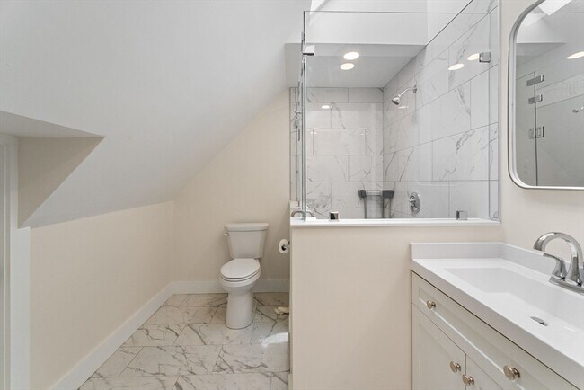 Building Photo - 29 Sylvan St