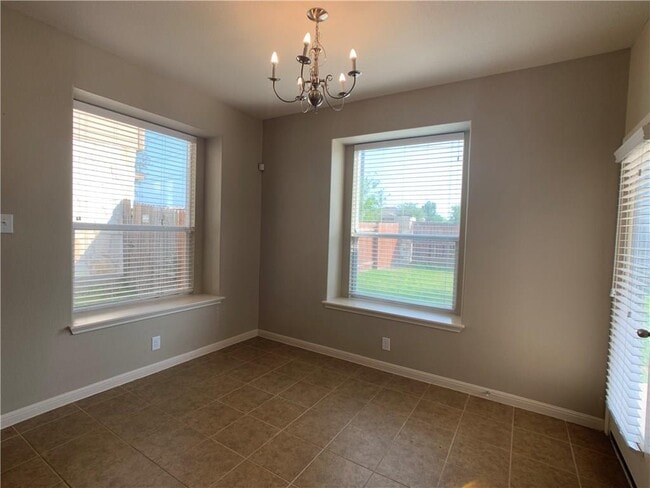 Building Photo - 2312 Nestlewood Dr