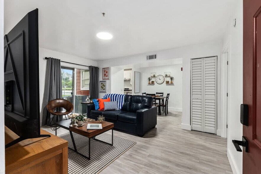 Building Photo - 2360 SW Archer Rd