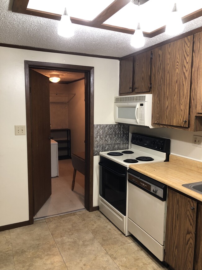 Building Photo - 1751 Sun Apple Way
