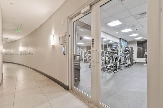 Building Photo - 1750 N Bayshore Dr