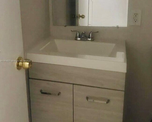 Building Photo - 859 NW 46th Ave