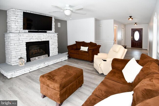 Building Photo - 10049 Meleen Dr