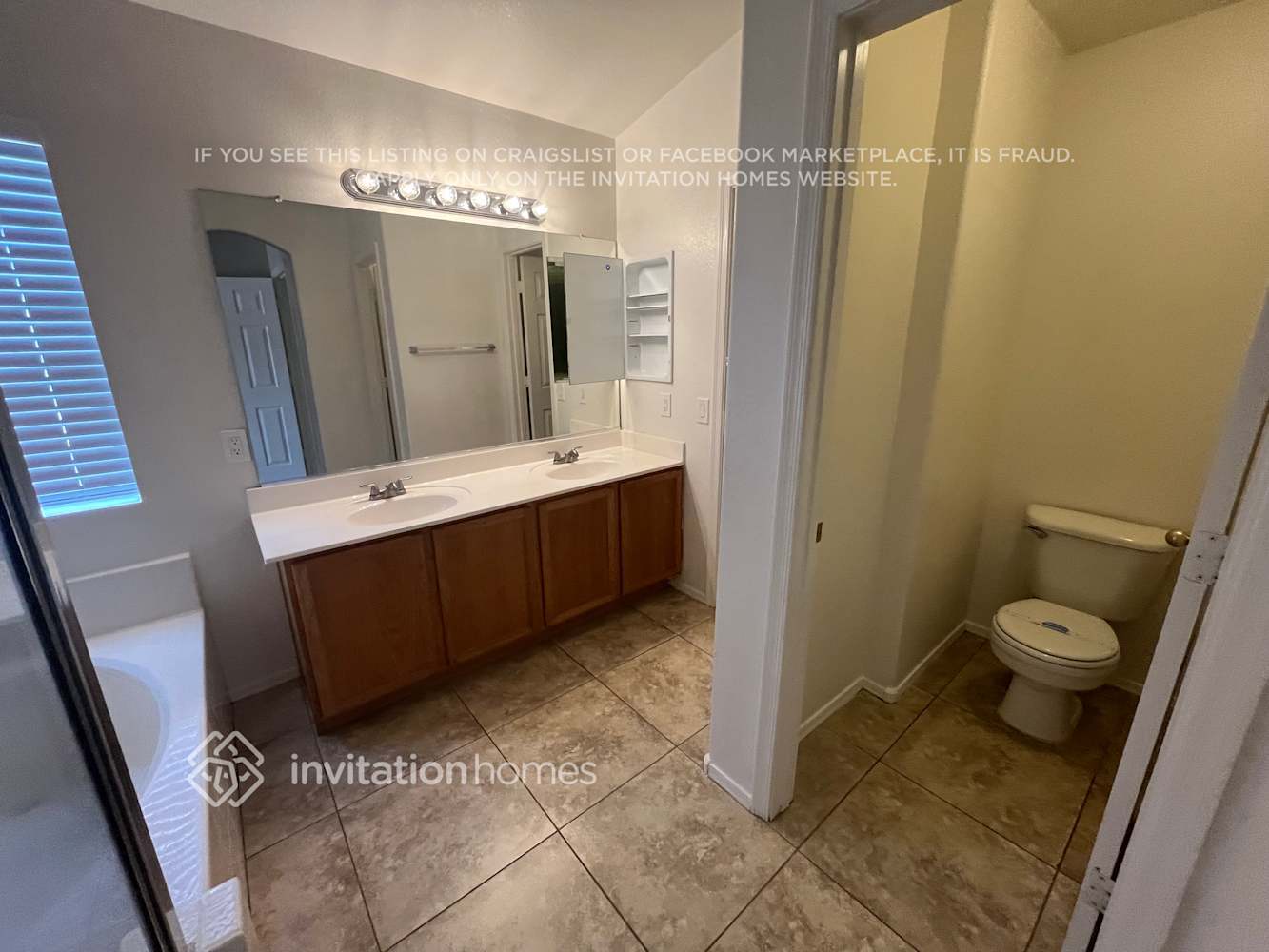 Building Photo - 15508 W Port Royale Ln