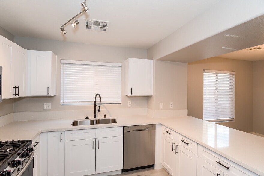 Building Photo - 6002 Aripeka St